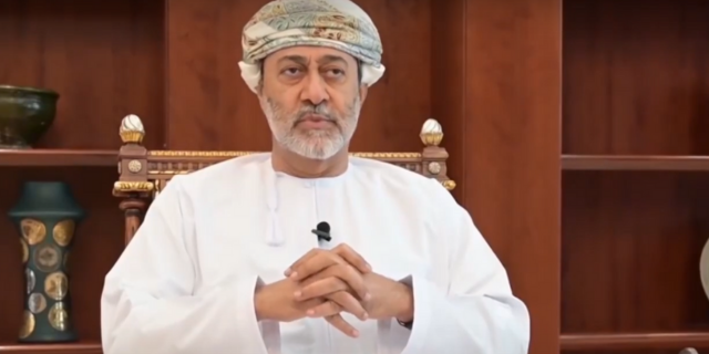 السلطان هيثم بن طارق ينقذ عمان من الديون